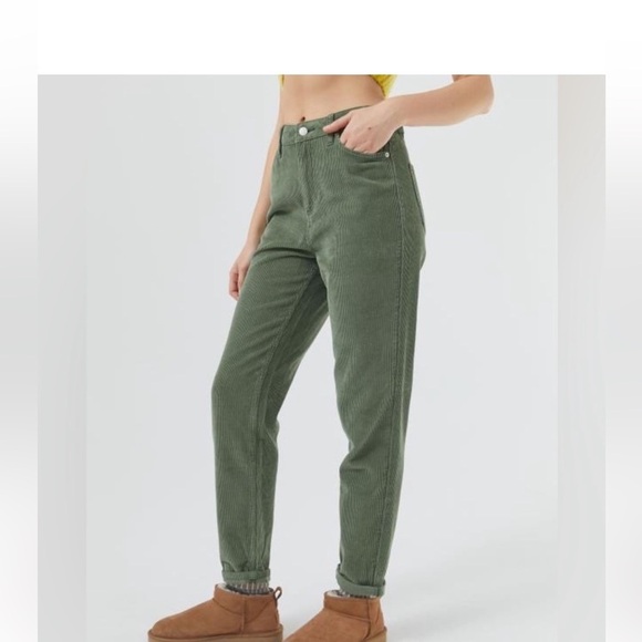 BDG Denim - BDG Urban Outfitters high rise mom cord pants in‎ forest green size 27